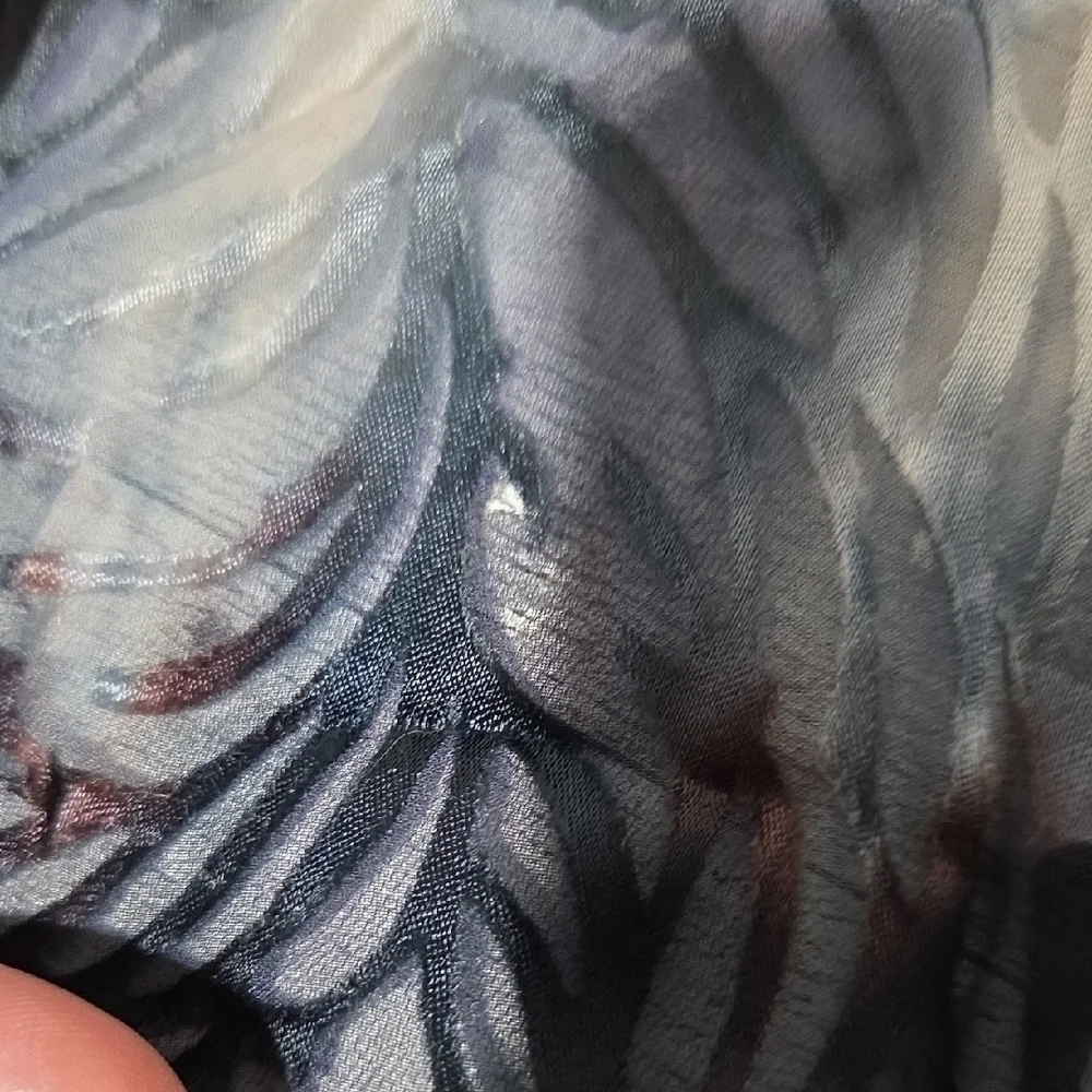 Elegant Tie-Dye Scarf in Black and Tan